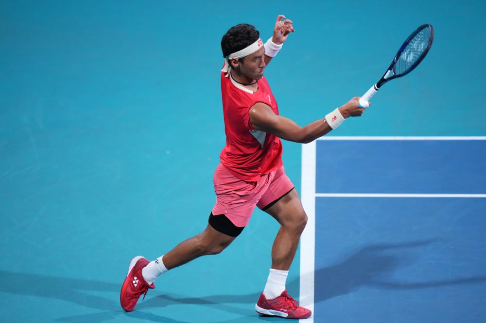 一名在欧洲 一名在欧洲